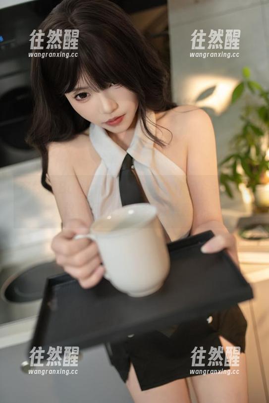 Bangni邦尼 在线看Bangni邦尼的内衣作品,老实说,这种风格竟让我颇感意外。