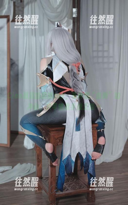 Cien恩恩 Cien恩恩的厨娘cos,有种想“偷师”的冲动,只可惜我手残无能…