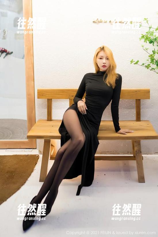Feilin嗲囡囡 - 果儿Victoria最新美图：泳装季节的模特，其实我只想要西瓜…