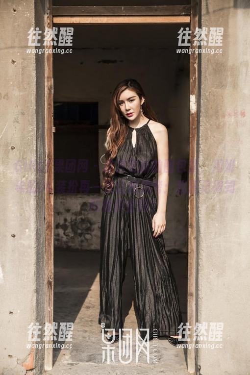 GIRLT果团网-周妍希 GIRLT果团网 - 这次更新的图包里,周妍希的JK装扮再一次让我思考:我还记得如何做作业吗?