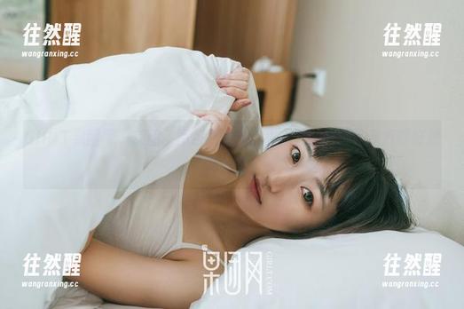 GIRLT果团网-小九九 GIRLT果团网 - 美图、图包双响炮,小九九的眼镜让我直呼好想要一副!