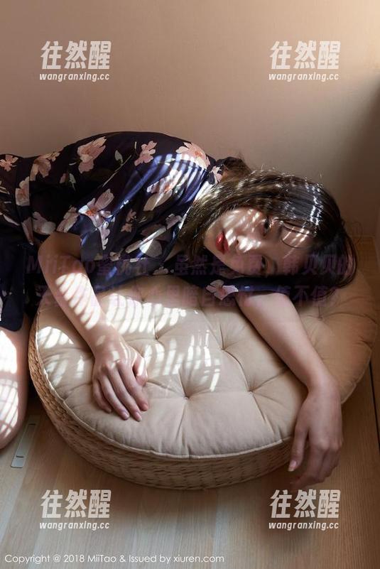 MiiTao蜜桃社 - 虽然是免费，韩贝贝的天台作品让你心里暗自思忖，值不值？