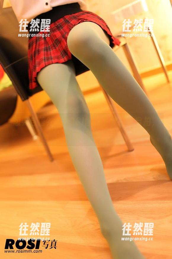 想要自信？来ROSI图库下载你的自拍，美感满分！
