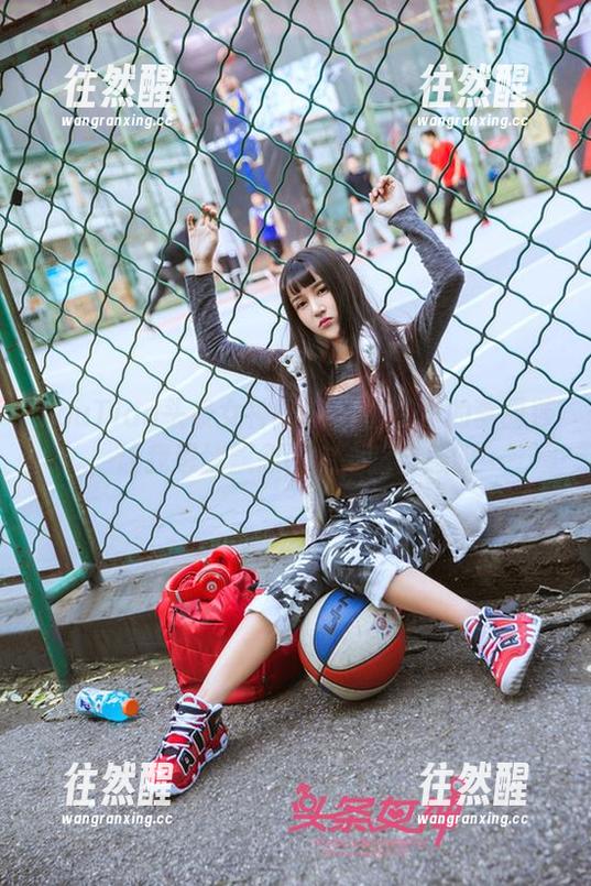 TouTiao头条女神 - 一帘幽梦里的李丽莎，让我思绪飘忽，内心暗自感叹…