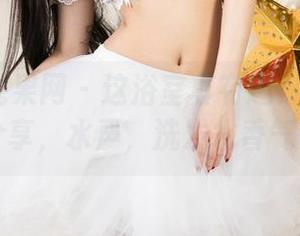 UGirls尤果网 – 这浴室真有趣！娜依灵儿图集分享，水声，洗发水香气交织…