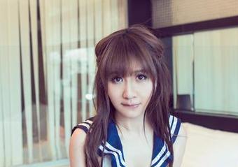 UGirls尤果网 – 温鈊怡的女神套图，让人忍不住想多聊几句…