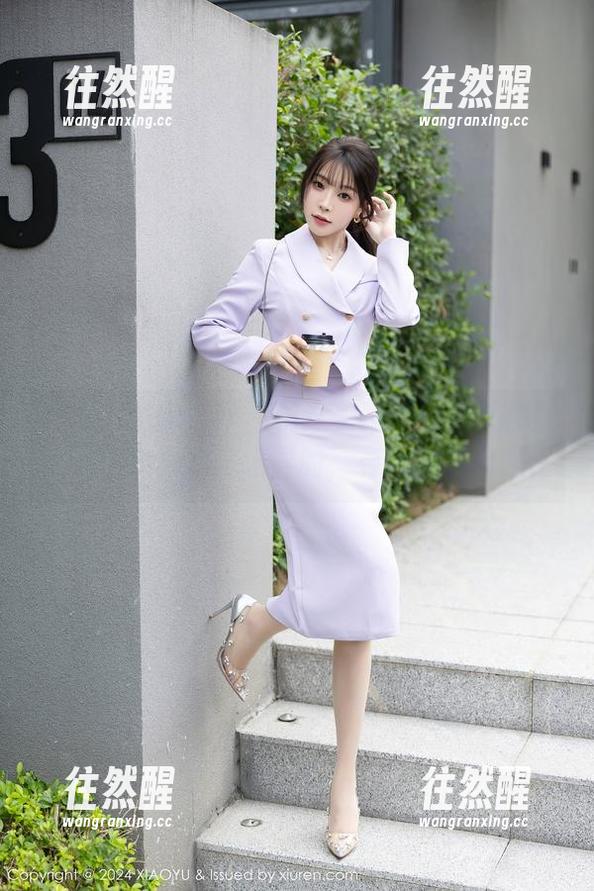 XIAOYU语画界-徐莉芝 XIAOYU语画界 - 精选美图:徐莉芝你这瑜伽的姿势真挺诡异的,有人能做到吗?