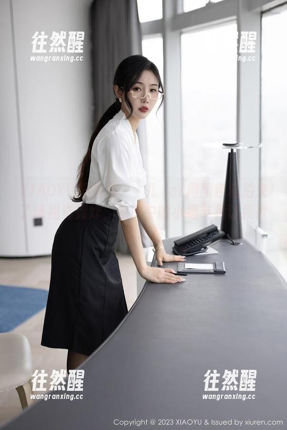 XIAOYU语画界 - 玥儿玥er用黑色私拍来了场视觉轰炸，套图中的小细节竟让我欲罢不能
