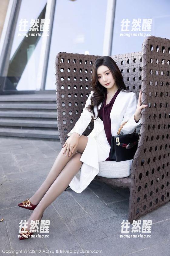 XIAOYU语画界 - 不一样的郑颖姗Bev，灰丝与图片的碰撞，分享给谁好呢？