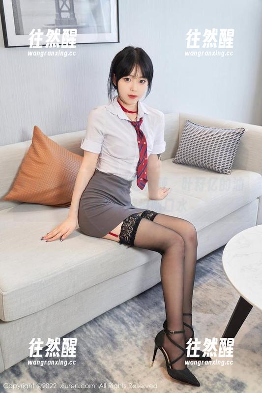 Xiuren秀人网-叶籽亿 Xiuren秀人网 - 图包太辣,叶籽亿的油亮会让你悄悄咽口水