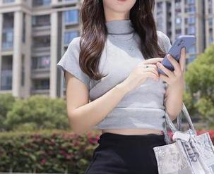 Xiuren秀人网 – 要不要来点惊喜？雯大王susie的高清睡衣图包，既没有结尾也没有开头，只有让你愣住的精彩时刻！
