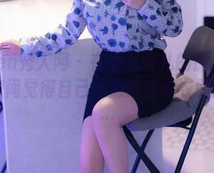 Xiuren秀人网 – 在看龙雪儿的旗袍合集，恍惚间觉得自己也应该去试衣服旅行……
