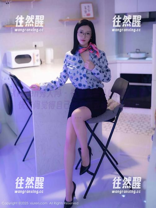 Xiuren秀人网 - 在看龙雪儿的旗袍合集，恍惚间觉得自己也应该去试衣服旅行……