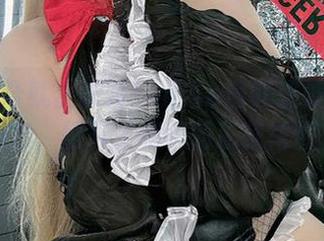 一言不合就上泳装!miko酱吖这波无圣光图包,得罪了相机的蓬蓬裙们。