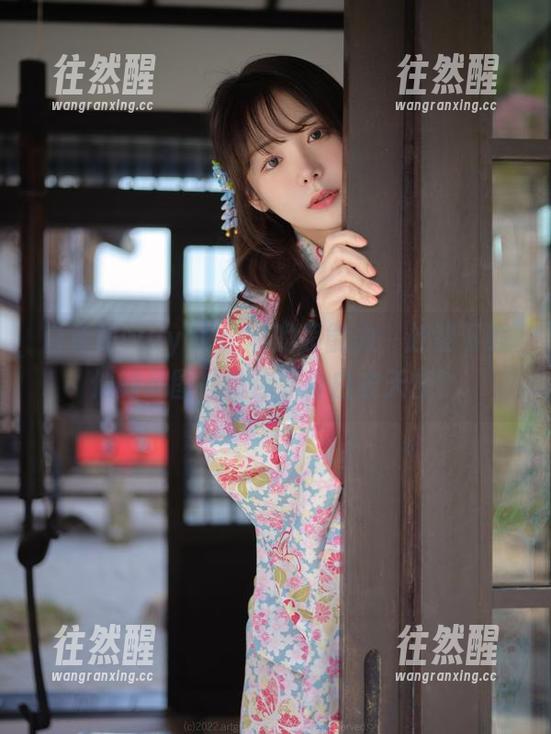 白色是wuyo(우요)的超能力，赶紧下载他的美图，助你变身白衣天使！