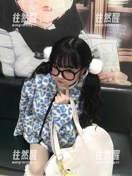 佳佳酱ovo 巫女不怕冷,佳佳酱ovo的美图火到冒烟!快来抢眼球!
