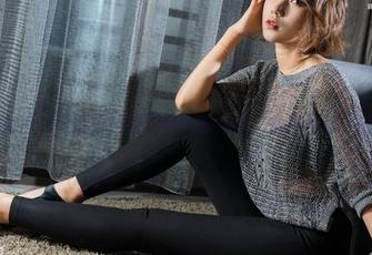 克拉女神 – 谁能抵挡得了佳琪的红裙？快来网盘下载吧！