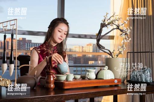克拉女神-杨暖 克拉女神 - 这组照片太“剧情”了,杨暖在做什么?