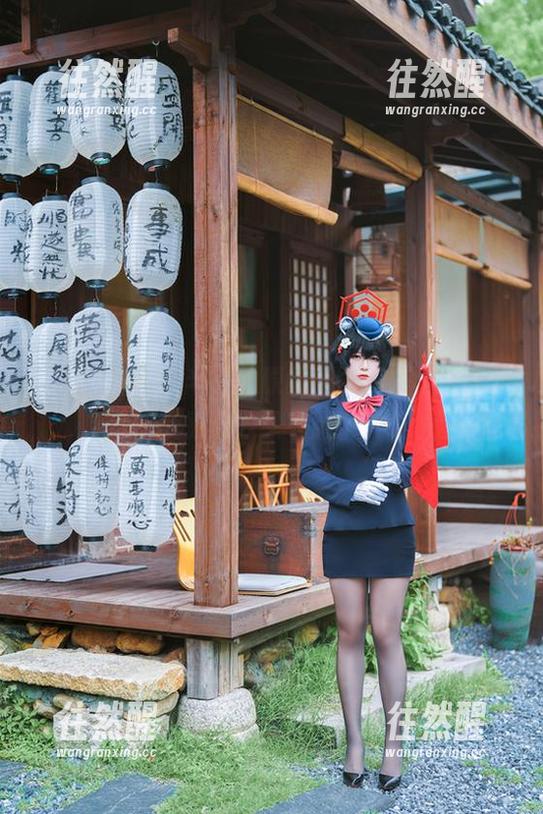 半半子 礼服回归,半半子的原图和更新,相比之下我更想去买衣服了。