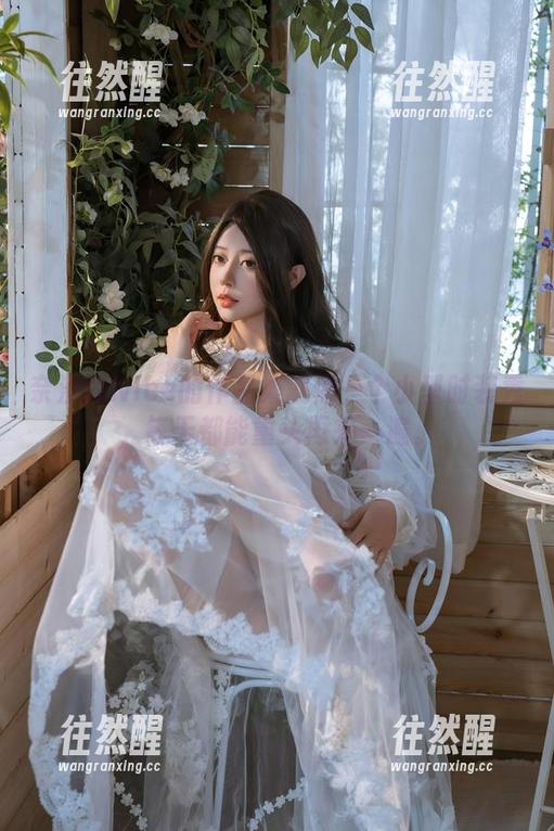 奈汐酱Nice 奈汐酱Nice的作品集就像一个小型时装秀,每天都能重头再来一遍。