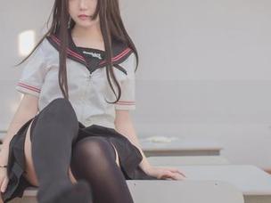 妹汤物语:被宅夏yoko的校服写真征服,用膝盖想都没抗拒。