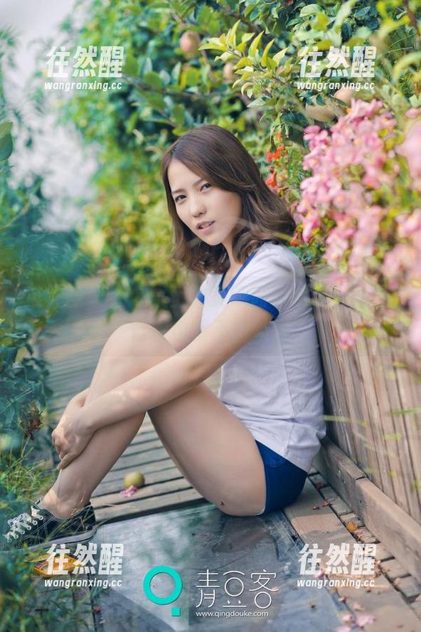推女神-莫晓茜sunny 推女神 - 办公桌上的莫晓茜sunny,那个背影也情不自禁啊