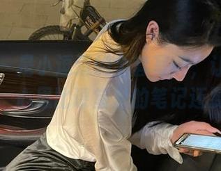微密圈 – 是小逗逗的全套写真，让教室充满颜色，心思比课堂里的笔记还要重要。