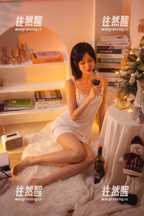 木棉棉OwO 分享木棉棉OwO的女神作品集,带着一丝细腻的气息,似乎还能闻到花香。