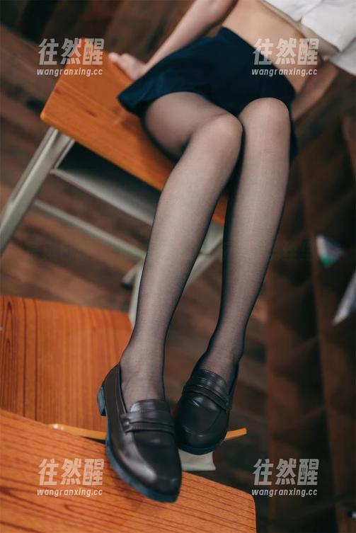 杏仁曲奇 写真日常:开心的杏仁曲奇在裤里丝里搞怪