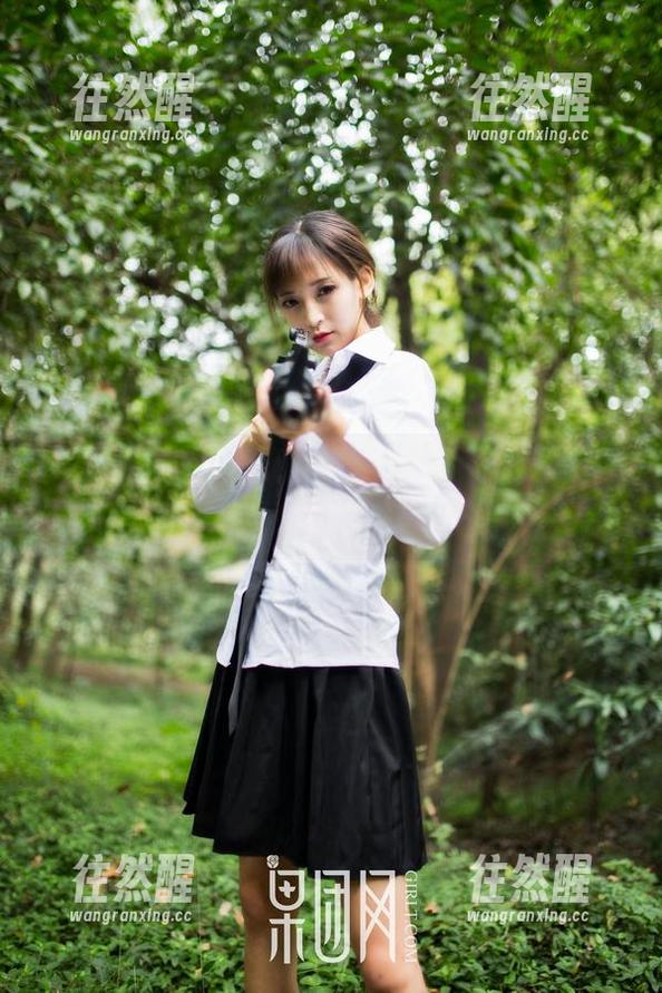 果团网-莫雅淇 果团网 - 莫雅淇黑白:高清图片,渐变出一种不需要调色的溶溶烟!