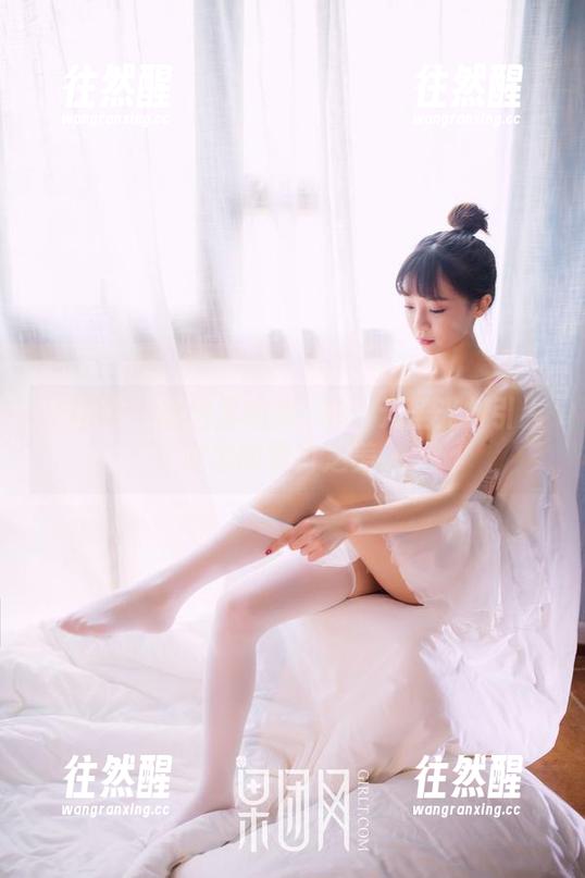 果团网-龚玥菲 果团网 - 原图里的龚玥菲:无圣光却引人遐思的黑白之美。