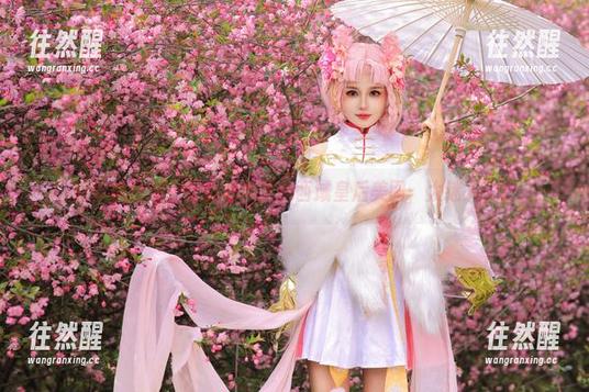 直接给我来一整套桃暖酱的西域皇后美图，太迷人了！