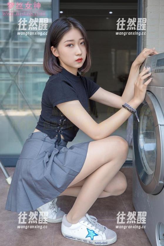 梦丝女神 - 私拍里的乔儿，俨然是可爱的代名词，但说实话，她有时候也有点乖张。
