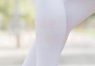 森萝财团 – Sia的试拍，作品呈现的角度，让我不自觉想去揣测。