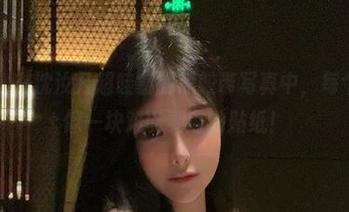微密圈 – 在沈汝凡超哇塞的黑胶带写真中，每个画面都像一块难以剥离的贴纸！