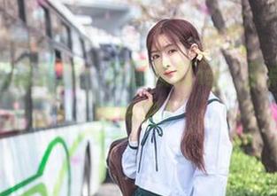 王羽杉的泳装图：原图没打码，来点直视的眼神吧！