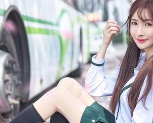 这!王羽杉最新款裤里丝合集,不得不承认,穿得太不寻常了吧?