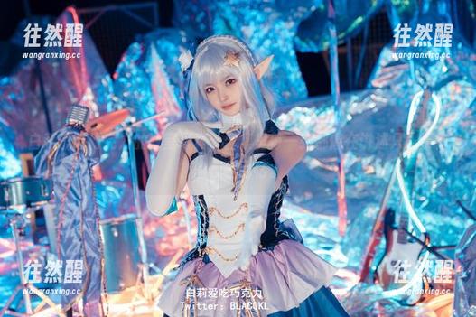 白莉爱吃巧克力的教室写真，合集里每一张都像在讲述只属于你的校园回忆。