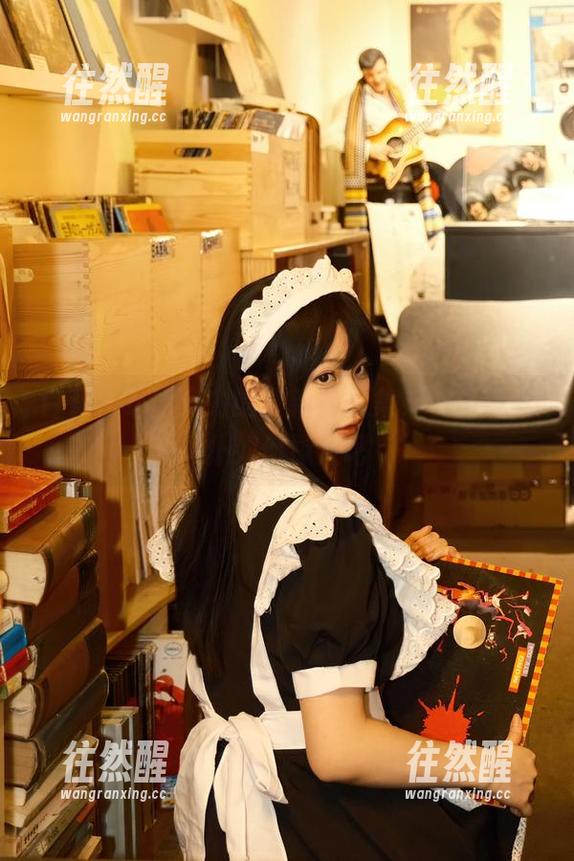白莉爱吃巧克力的最新作品集，看蕾姆女仆如何撩人吧