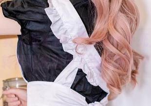 最新写真大概是神沢永莉的女仆死库水，画风一转竟让我想到了没洗好的游泳圈。