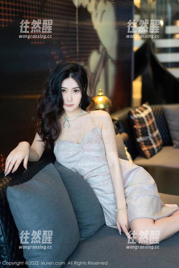 秀人网-Elise谭晓彤 秀人网 - 原图一出,Elise谭晓彤和她的制服,啧啧,真是又好看又不失个性。
