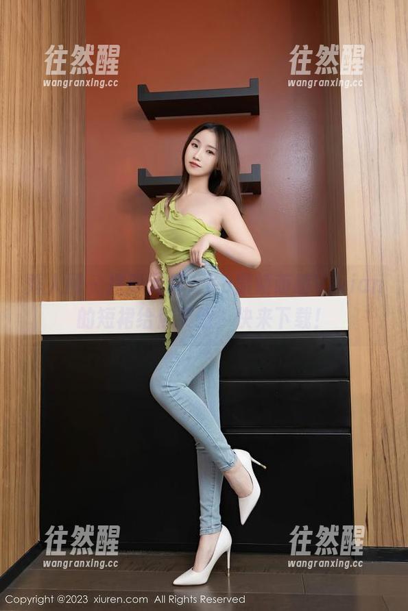 秀人网-K8傲娇萌萌Vivian 秀人网 - 摆脱无聊,K8傲娇萌萌Vivian的短裙给你灵感,快来下载!