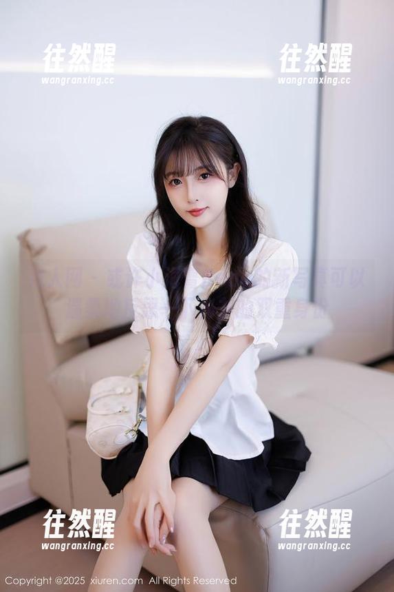 秀人网-小海臀Rena 秀人网 - 或许小海臀Rena的新写真可以温柔地反思一下秘书的双重身份