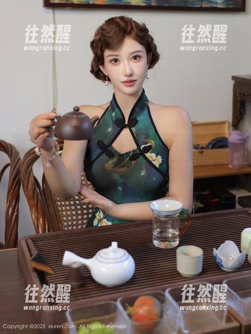 秀人网-赵惟依coco 秀人网 - 大家都在晒太阳,只有赵惟依coco在海边套图里晒出个性,你们不能愉快地玩耍吗?