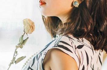 理智不敌穆零Mu0的写真集——剧情折磨我的心,资源继续拼!