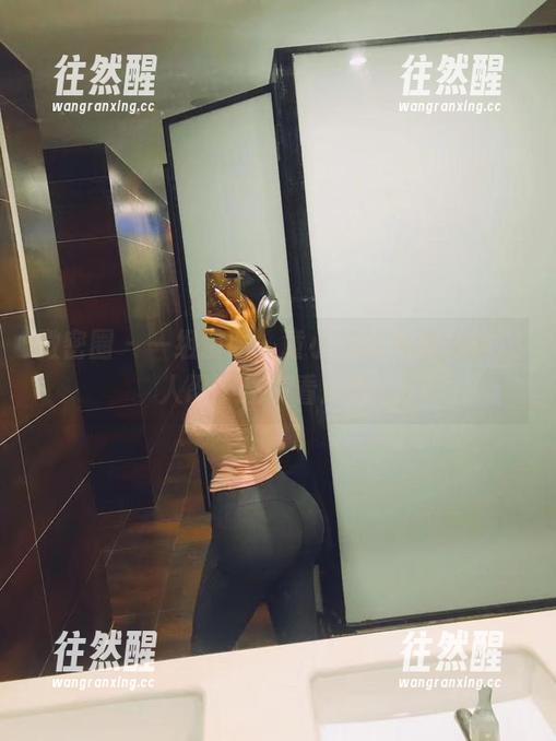 童小芯 微密圈 - 一组散图,童小芯的私房写真让人忍不住多看几眼。