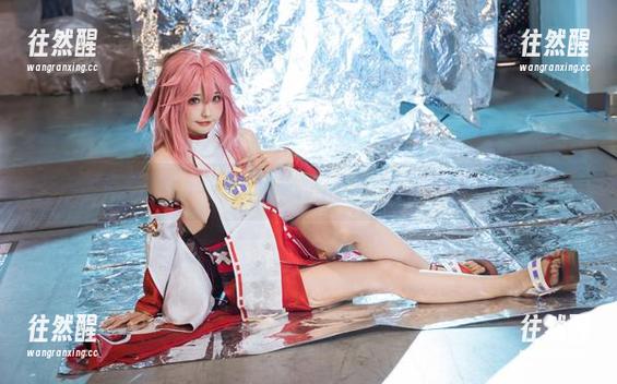 糖果果Candy 当糖果果Candy戴上眼镜,好像福利也变得更加美味?
