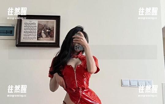 纪念小小v 微密圈 - 轻盈的水波:随纪念小小v畅游死库水写真图册的神秘