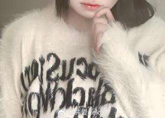 一边看着纯爱neko的写真,竟然有了投入这场夏天小戏的冲动