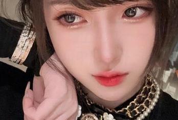 当腐团儿Ikaros遇上风女——这一组写真,刚开始以为是风中的落叶,结果是满满资源!